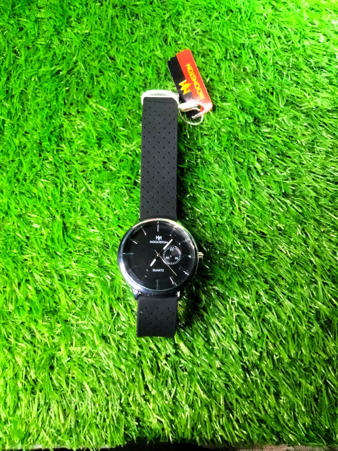 Premium Magnetic Lock Watch – Stylish Dial & Durable Rubber Strap for Men Box included