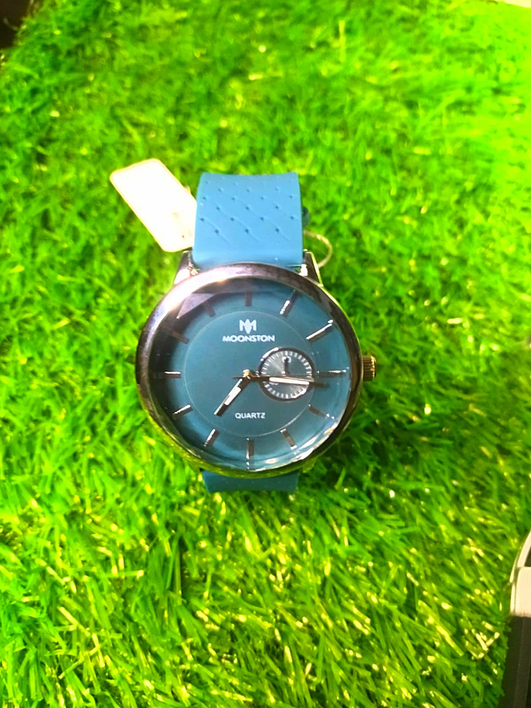 Premium Magnetic Lock Watch – Stylish Dial & Durable Rubber Strap for Men Box included