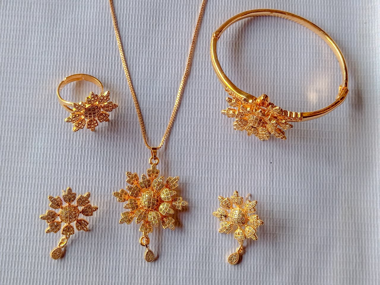 Beautifull and latest design jewlary Complete set